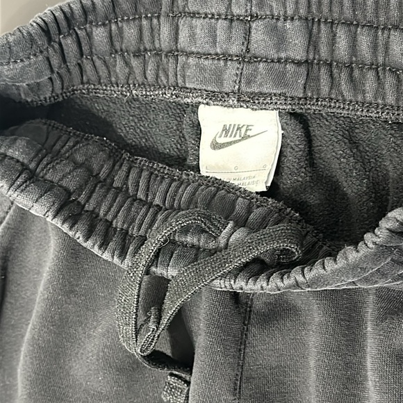 Nike Youth Size Large black Sweatpants Elastic Waist Drawstring Cargo Pockets - Picture 11 of 12
